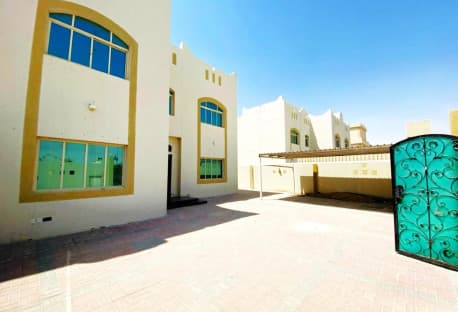 HUGE FRONT YARD | 5 BDR VILLA | READY TO MOVE IN