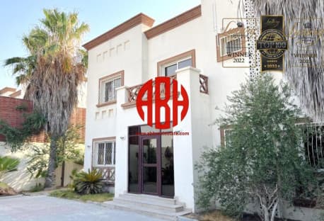 STAND ALONE VILLA | HUGE 4 BEDROOM | GREAT DEAL!