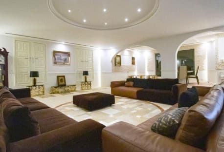 SUPER LUXURY LARGE 7BR VILLA -LEGTAIFIYA
