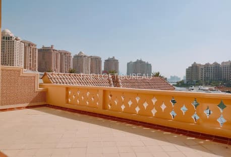 Premium 1-bedroom townhouse with an Office