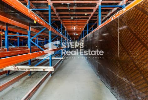 Spacious Warehouse with Mezzanine for rent