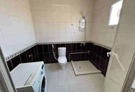 Spacious Penthouse near Metro link in Mamoura