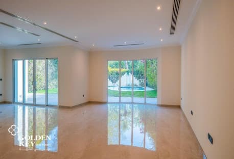 Pool/Beach Access | West Bay Lagoon | SF 4BR Villa