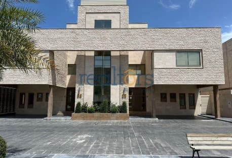 Luxurious| Modern | FF 4BR +Maid Villa | Compound