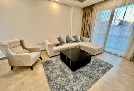 VERY SPACIOUS ONE BEDROOM / BALCONY