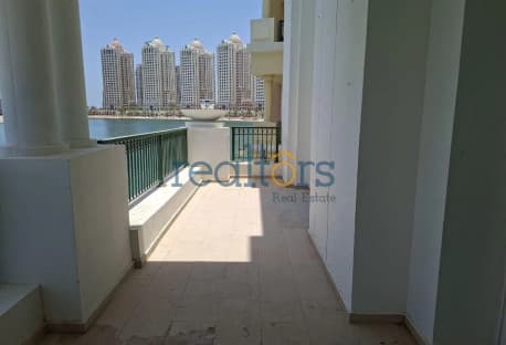 Waterfront 2BR Townhouse Direct Sea View The Pearl