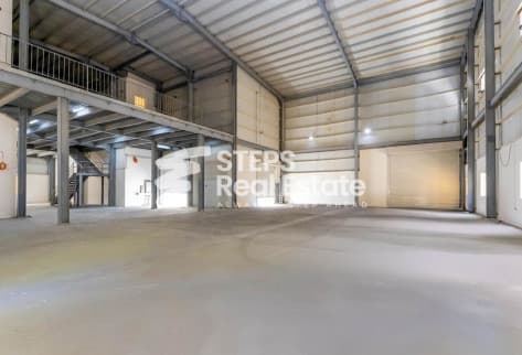 Spacious Warehouse with Labour Accommodation