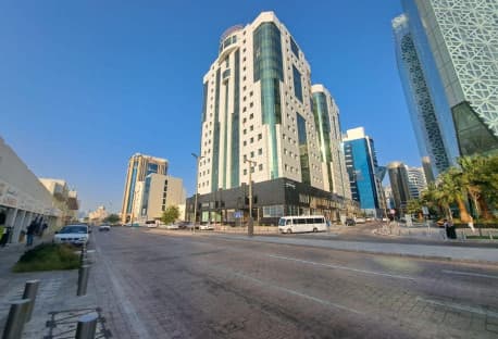 Available 3BHK UF Apt in Old Salata near Corniche!