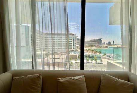 AMAZING SEA VIEW / BALCONY / SPACIOUS APT