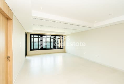 Luxurious Townhouse with Sea View in The Pearl