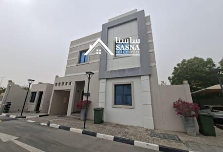 DUPLEX VILLA | RENOVATED | POOL | GYM | BACK YARD