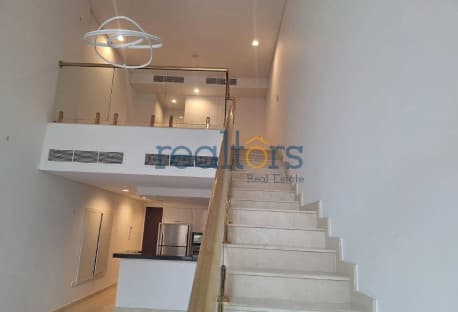Luxury Loft Apartment in Prime Tower VB 28
