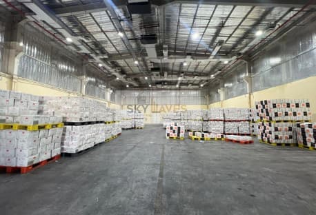 730 SQM AC WAREHOUSE AVAILABLE IN INDUSTRIAL AREA