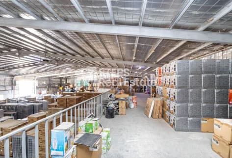 Aluminum Workshop with Labor Rooms in Industrial