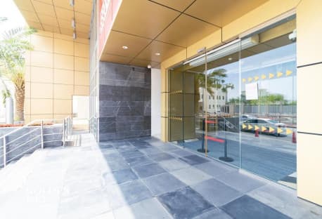 Spacious Restaurant +Terrace | High Traffic Area