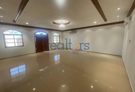 Renovated 6 plus maid villa in calm location