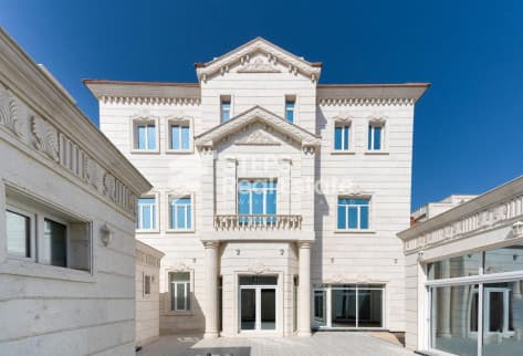 Small Palace with 3 Suites and 2 Maids Rooms