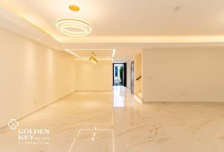 NO AGENCY FEE | Large Layout 5BR Villa | Floresta