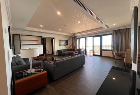 CLASSIC 2 BR APARTMENT IN THE PEARL |LARGE BALCONY