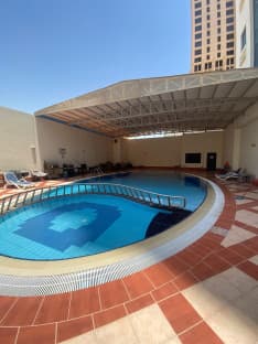 Modern 1 Bedroom Apartment in West Bay – Fully Furnished