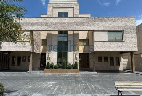 Luxurious| Modern | FF 4BR +Maid Villa | Compound