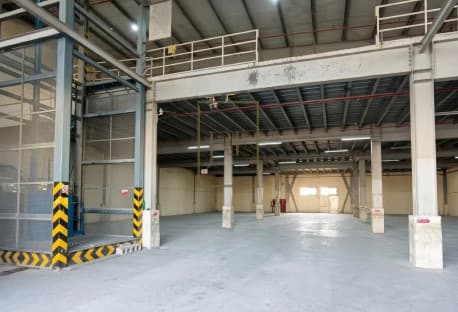 FOR SALE | CAMP 28 ROOMS + 2 STORES | INDUSTRIAL