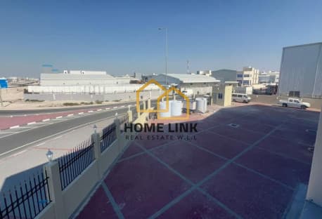 Warehouse, Showroom, Accommodation in Industrial