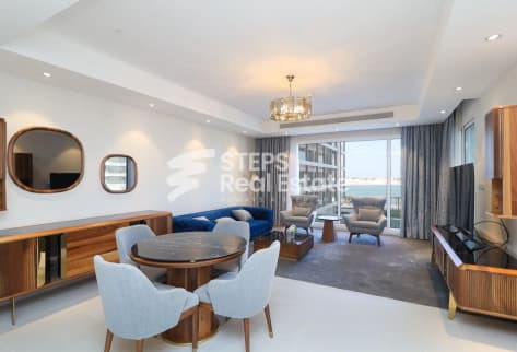 Apartment with Balcony and Vendome Mall View