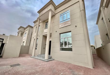BRAND NEW VILLA / PREMUIM LOCATION / 5 BEDROOMS