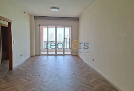 BEST DEAL!!! Gorgeous 1 bedroom unit. Marina view