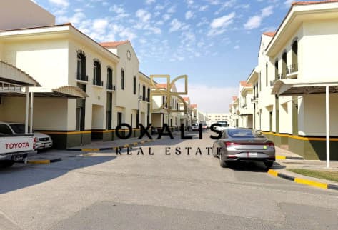 *ALLOWED BACHELORS* SPACIOUS 5 BHK VILLA COMPOUND