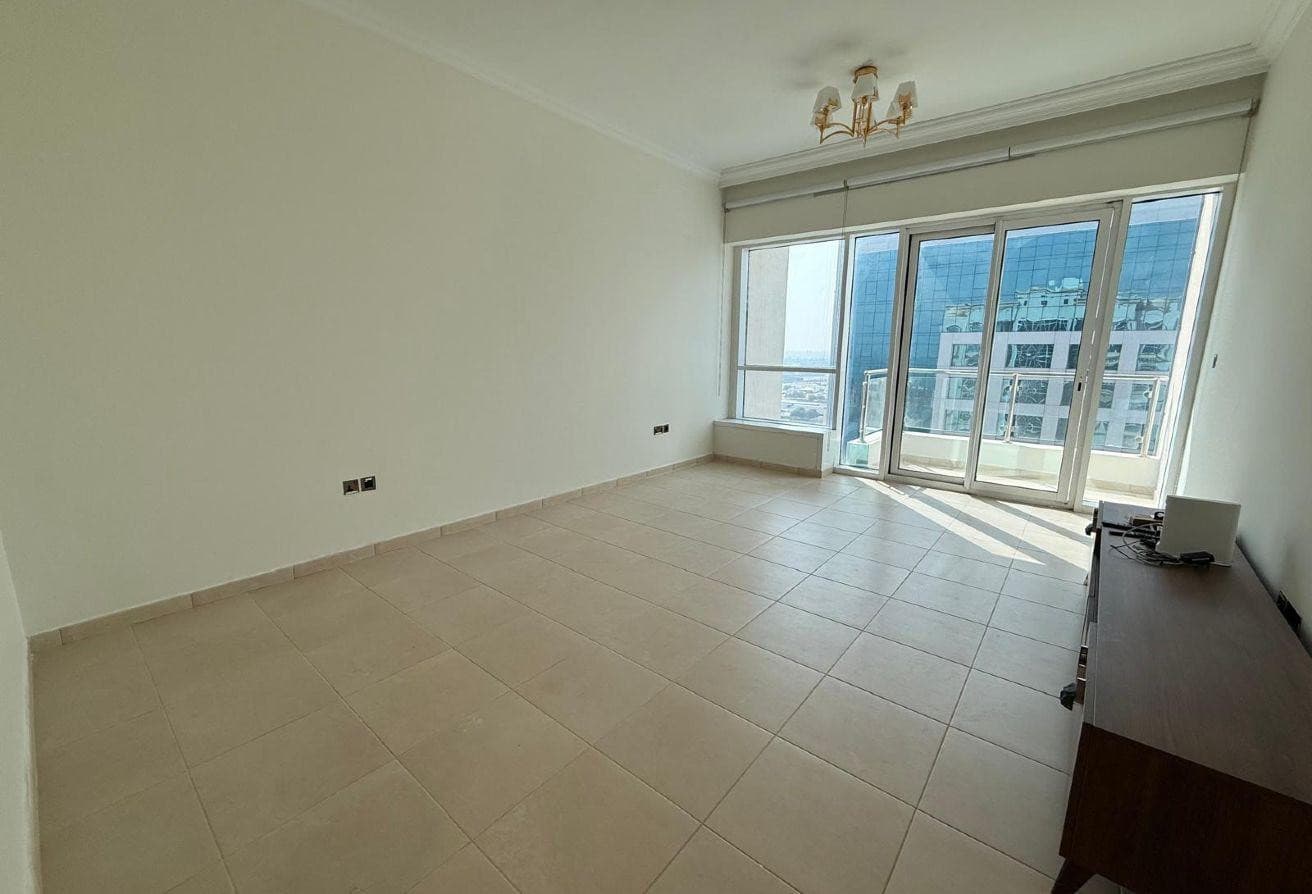 INCLUDING BILLS / THREE BEDROOMS / MARINA