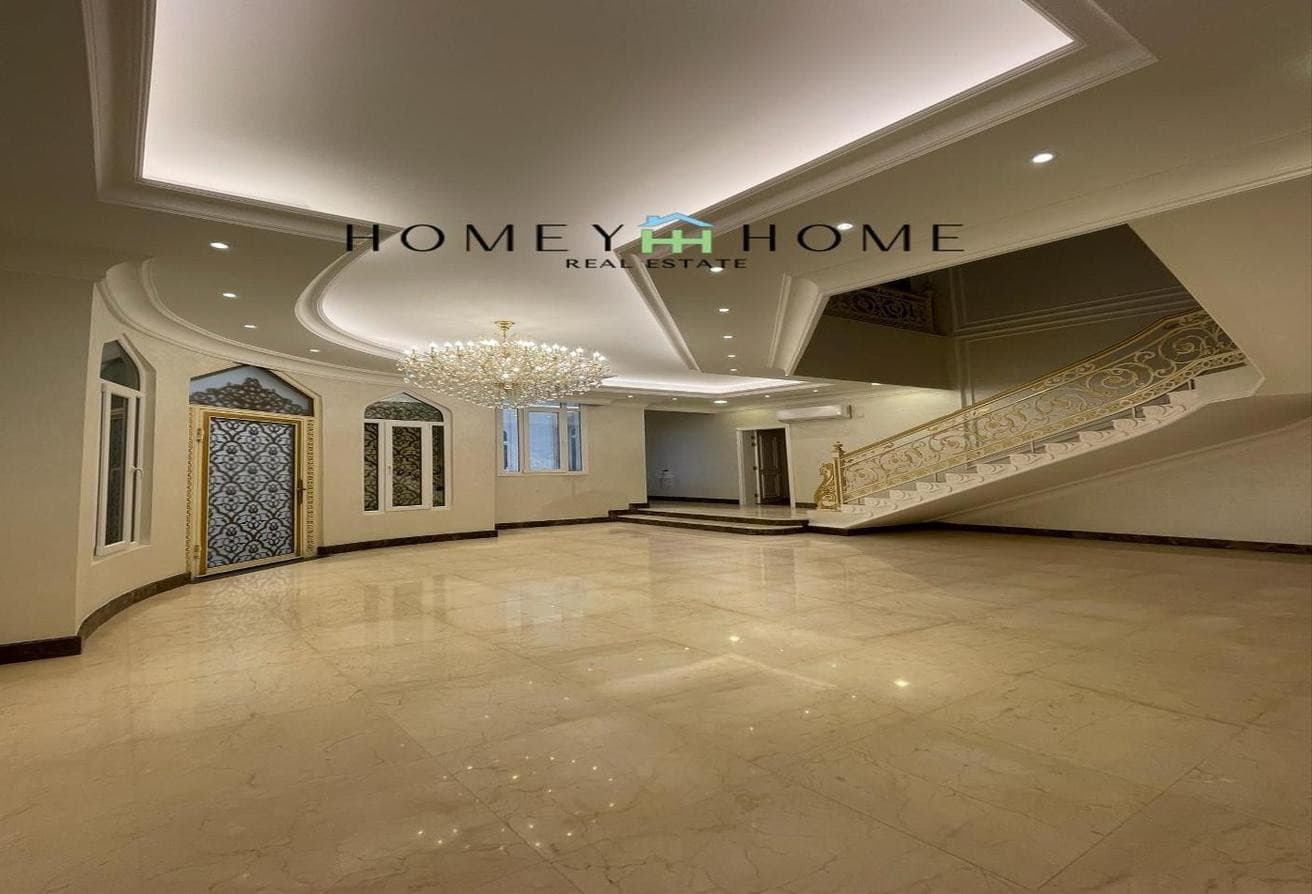 Luxury Villa 6BHK +2majles in Hazm Al Markhiya