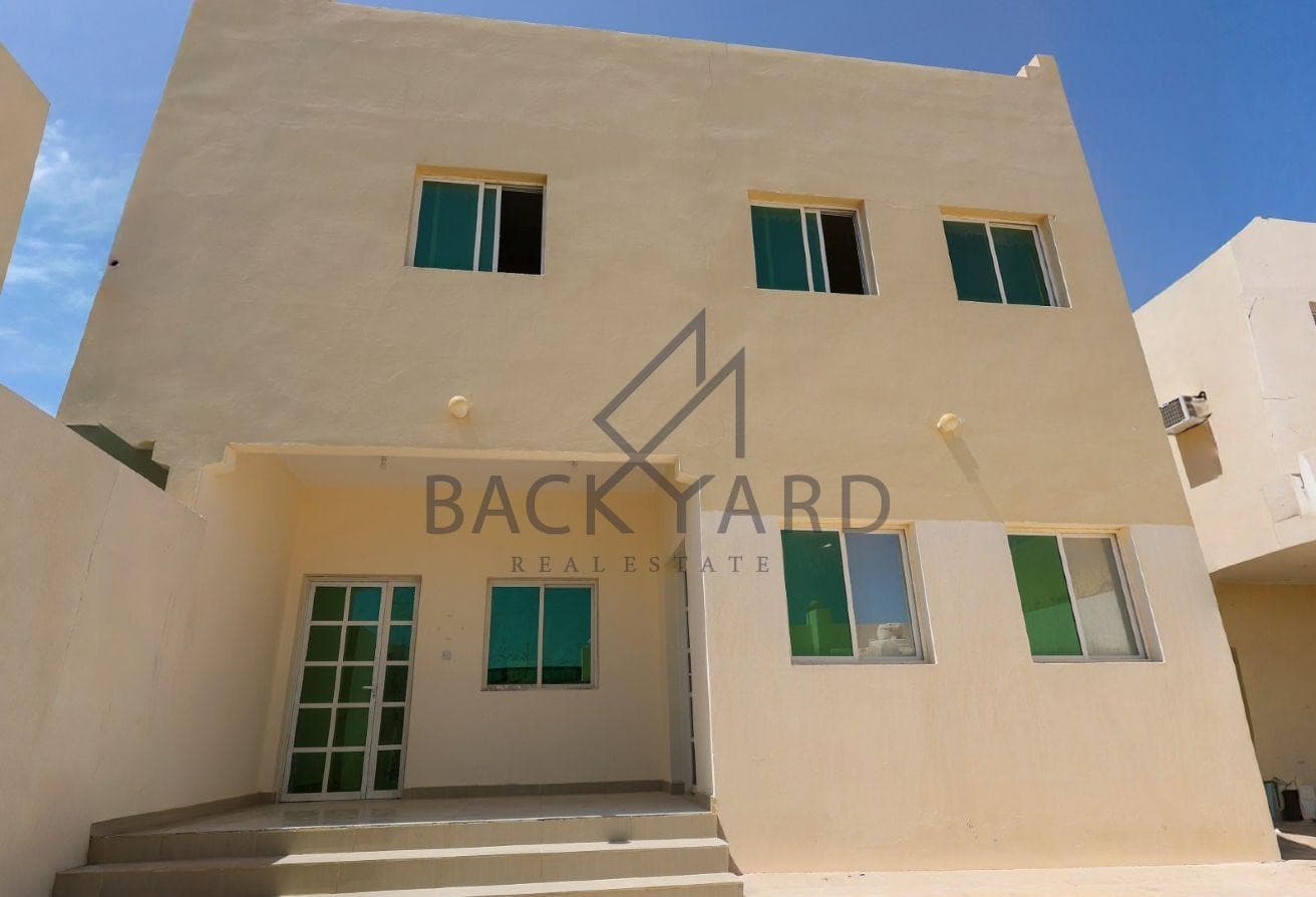 Comfortable 6-Bedroom Villa in Al Thakhira
