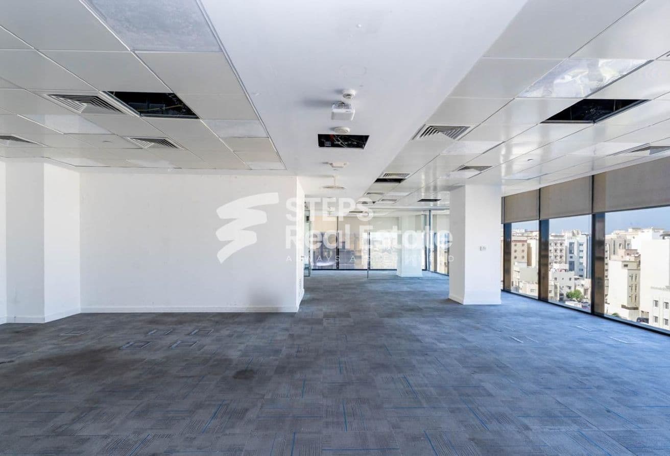 Main Road Office for Rent in Umm Ghuwailina