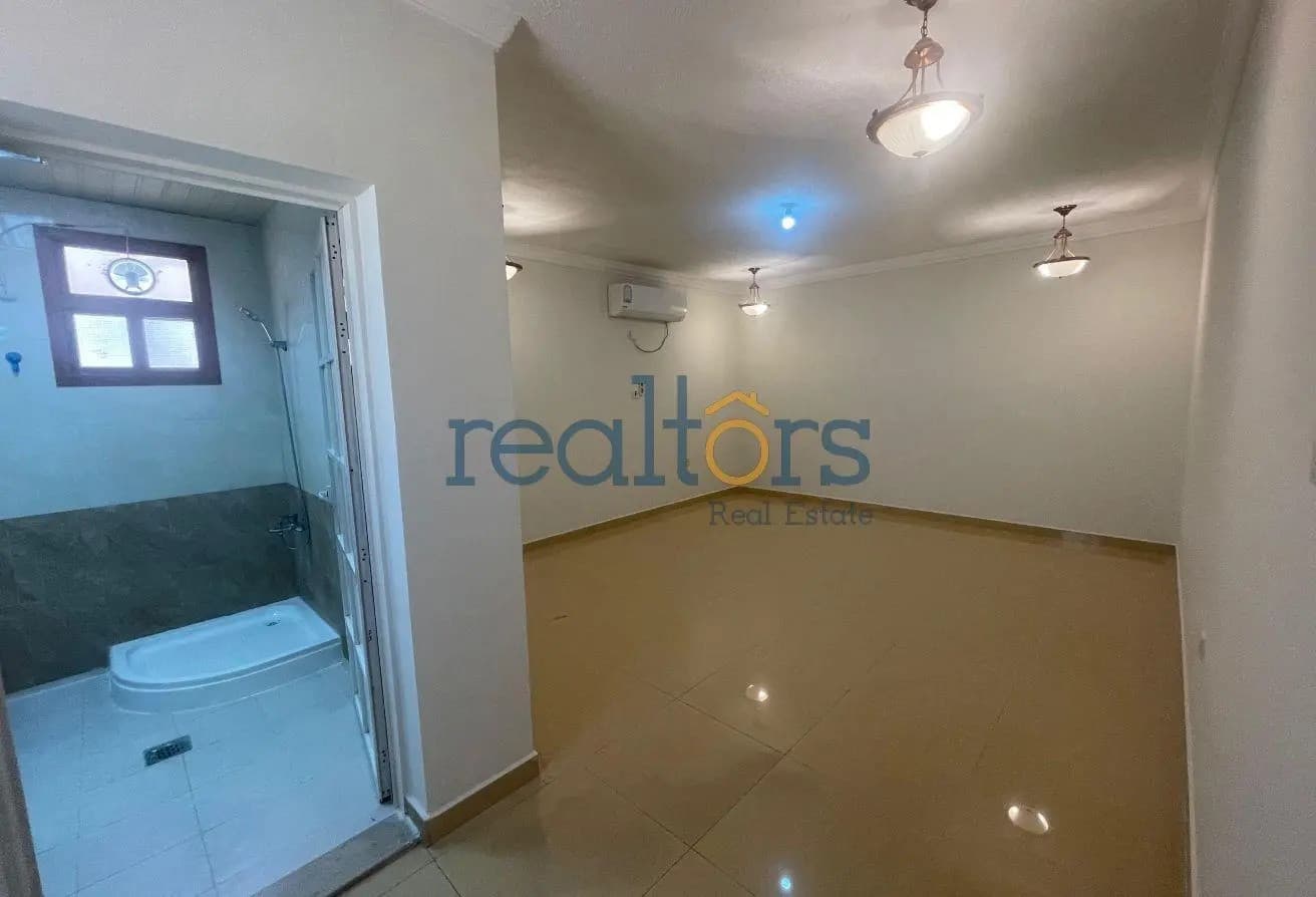 Renovated 6 plus maid villa in calm location