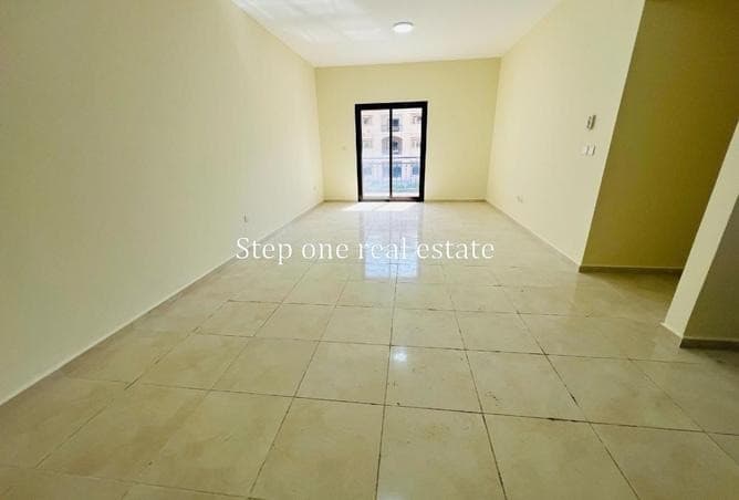 ATTRACTIVE APARTMENT2 BHK UNFURNISHED IN FOX HILLS