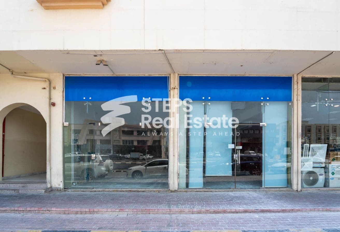 Prime fitted Shop for rent in Al Aziziyah