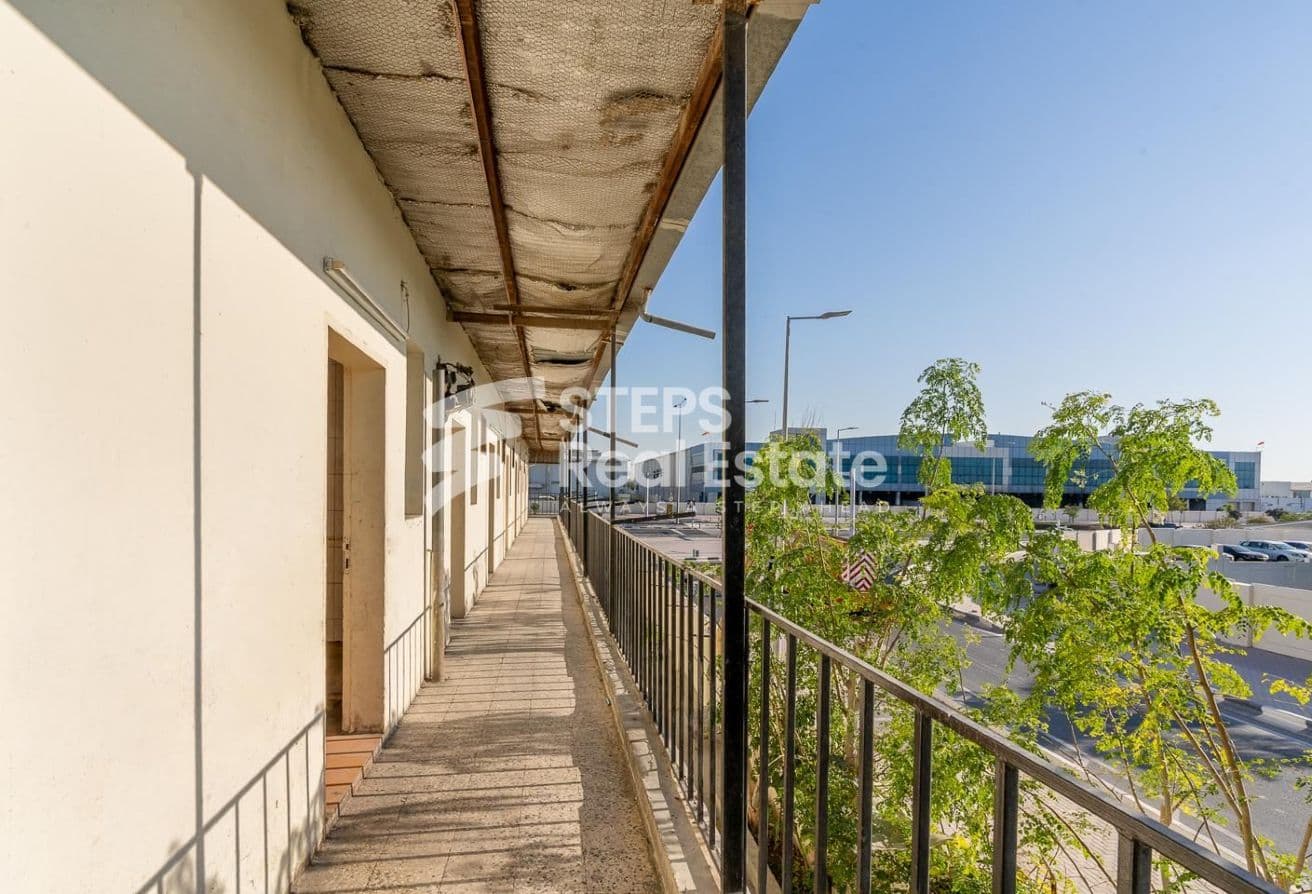 24 Labor Rooms in Prime Location for Rent