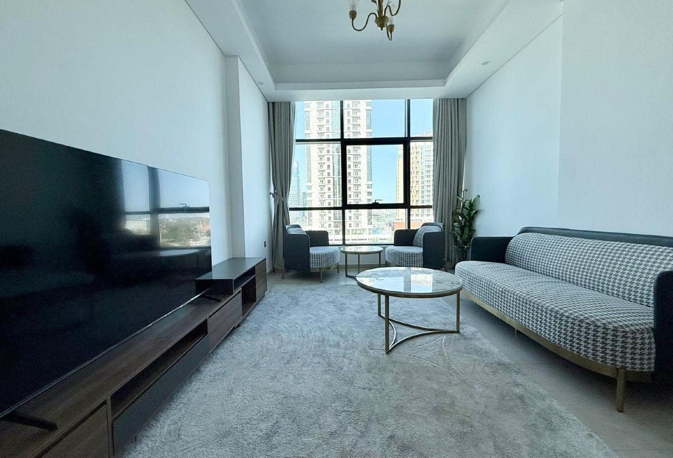 SUNNY TWO BEDROOM / CITY VIEW / BALCONY