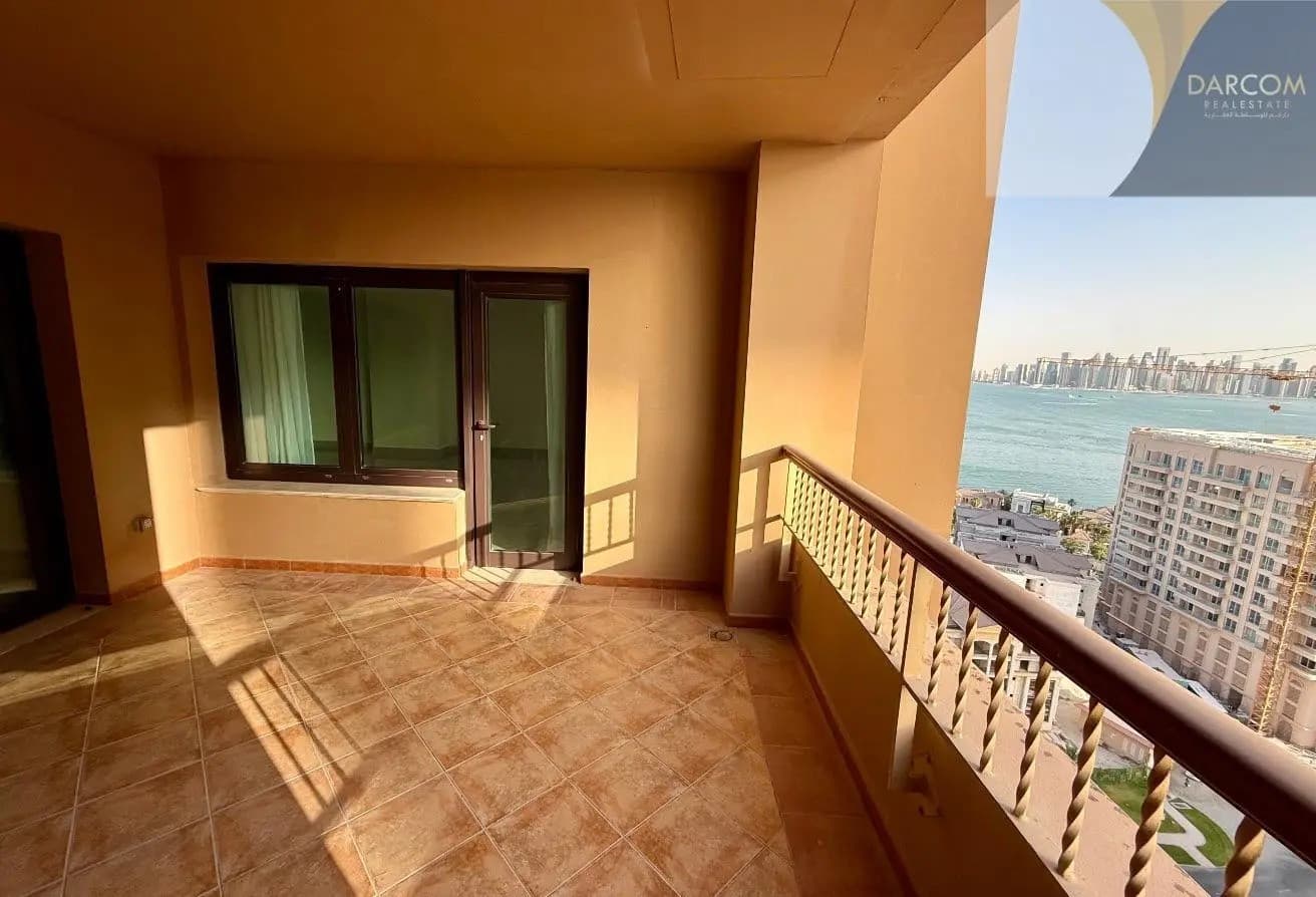 Spacious 1BDR + Office | Large balcony | Porto