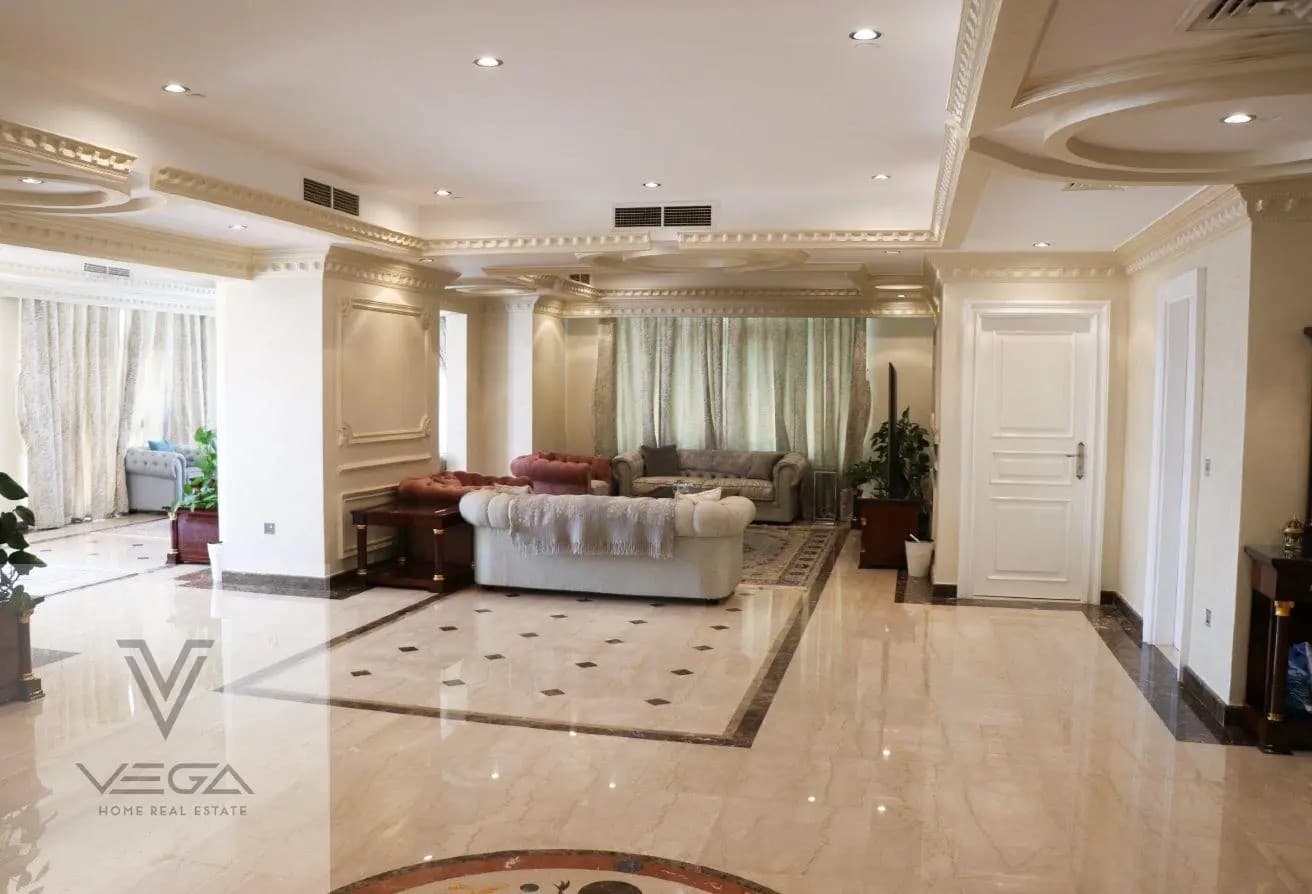 Luxury 5BR + Maid Penthouse | Marina | Rented