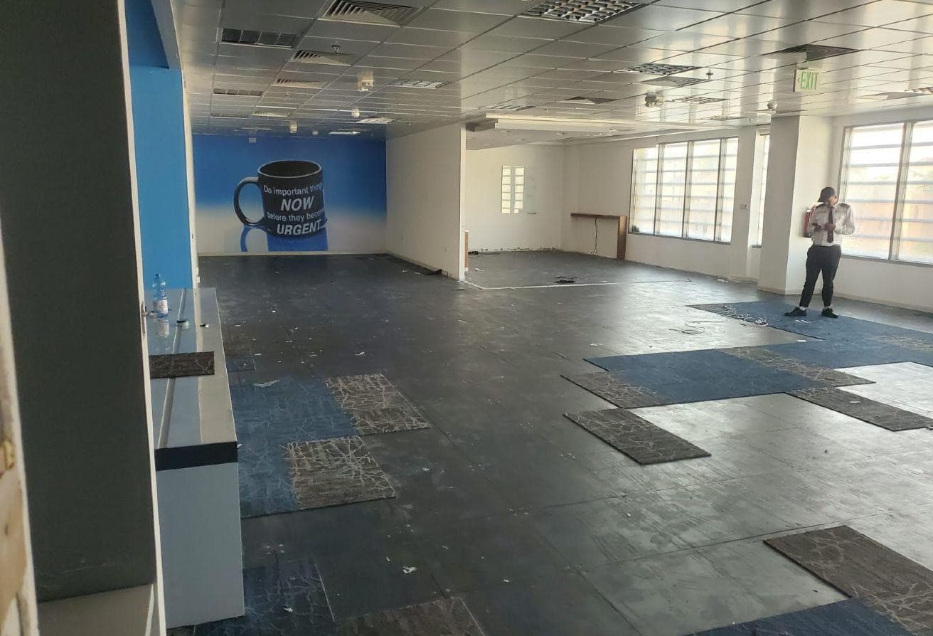 Spacious Office in a Prime Location - Salwa Road