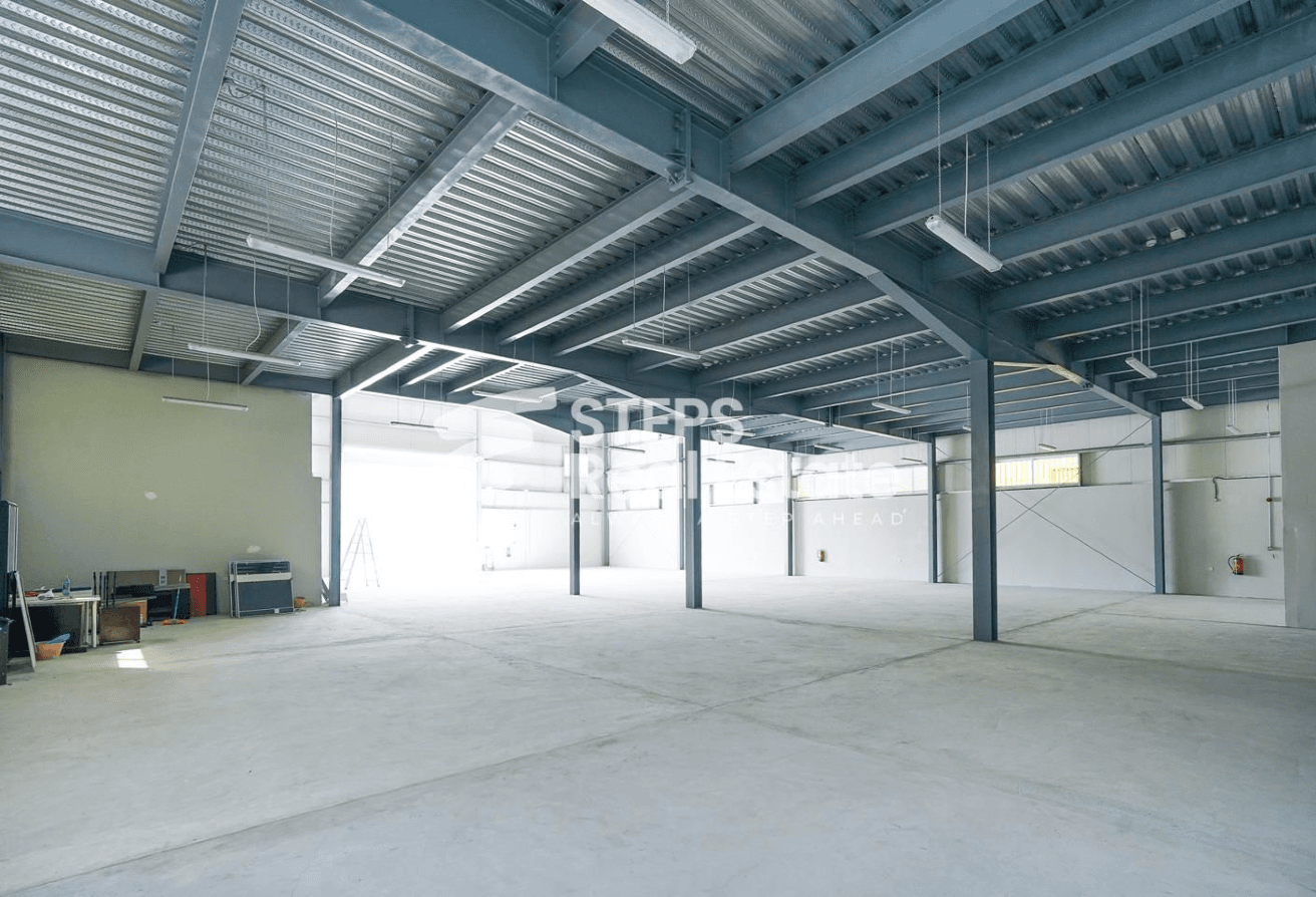 1500 sqm Carpentry and General Store with Rooms