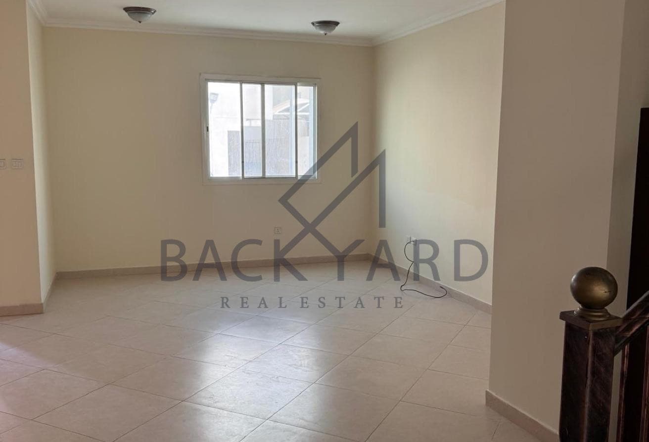 Specious 6 BHK Villa in Quiet Compounds for 9500