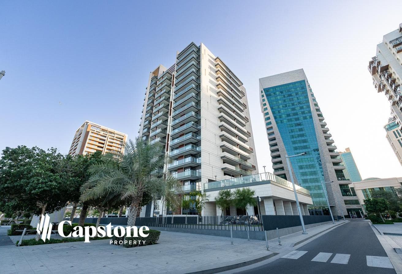 Spacious 2BR+M | First Row Tower in Marina