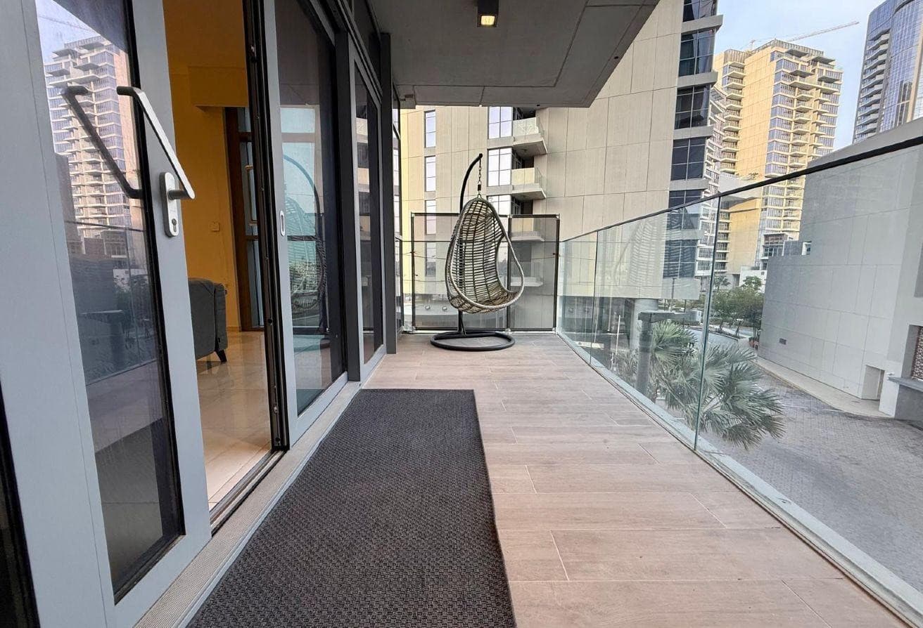 INCLUDING BILLS / SPACIOUS ONE BEDROOM / BALCONY