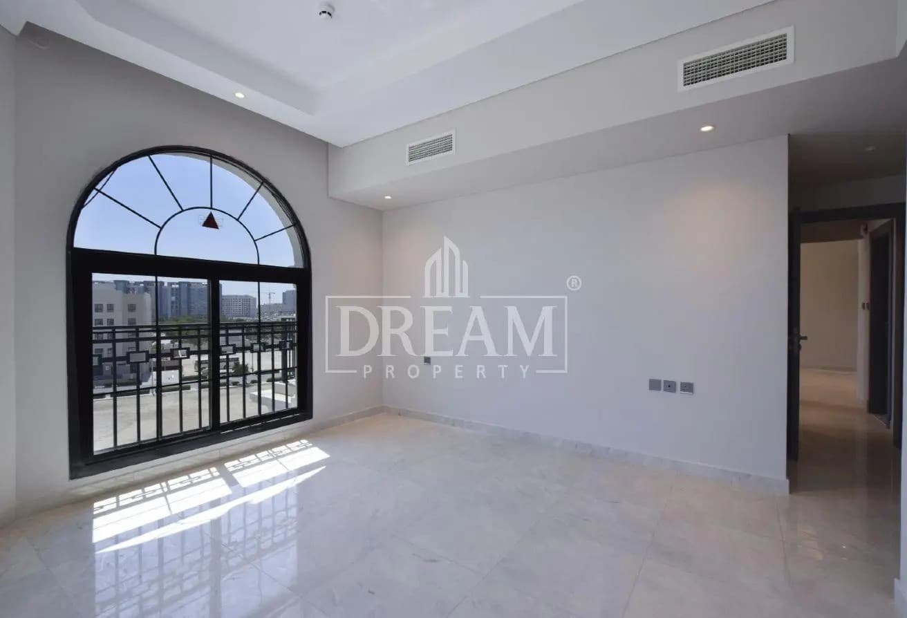 Ready-to-Move 2 BHK | Fox Hills South | For Sale