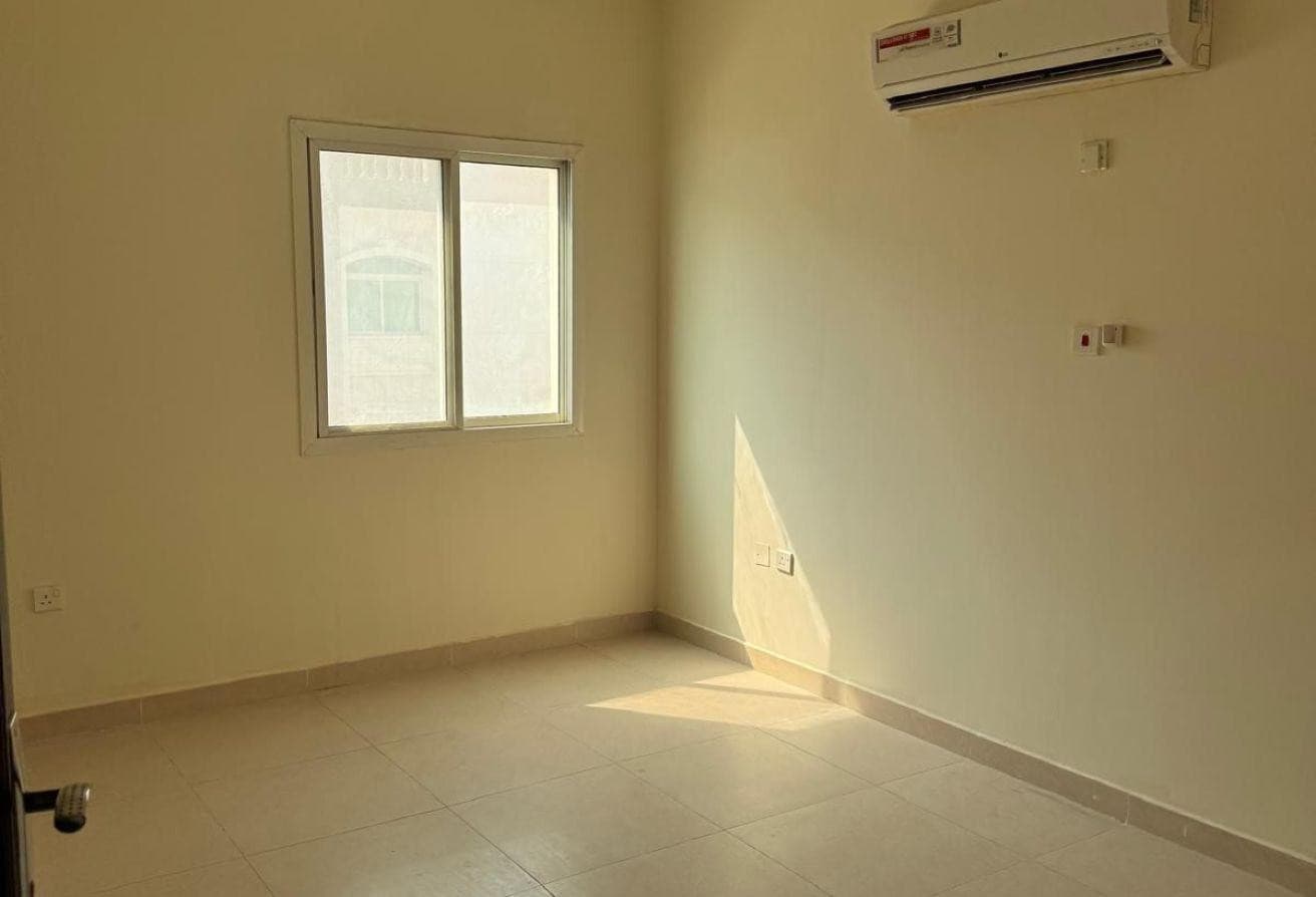 Spacious 6BR Villa in Gated Compound – QAR 9,500