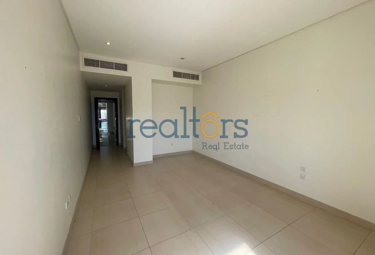 Luxury direct sea 4+Maid villa with private Garden